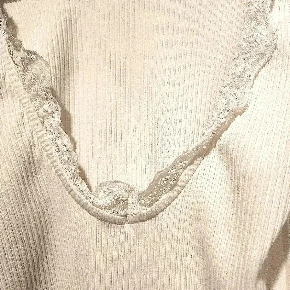 SHEIN white lowback bodysuit w/ lace ruffle along full neckline Size Medium